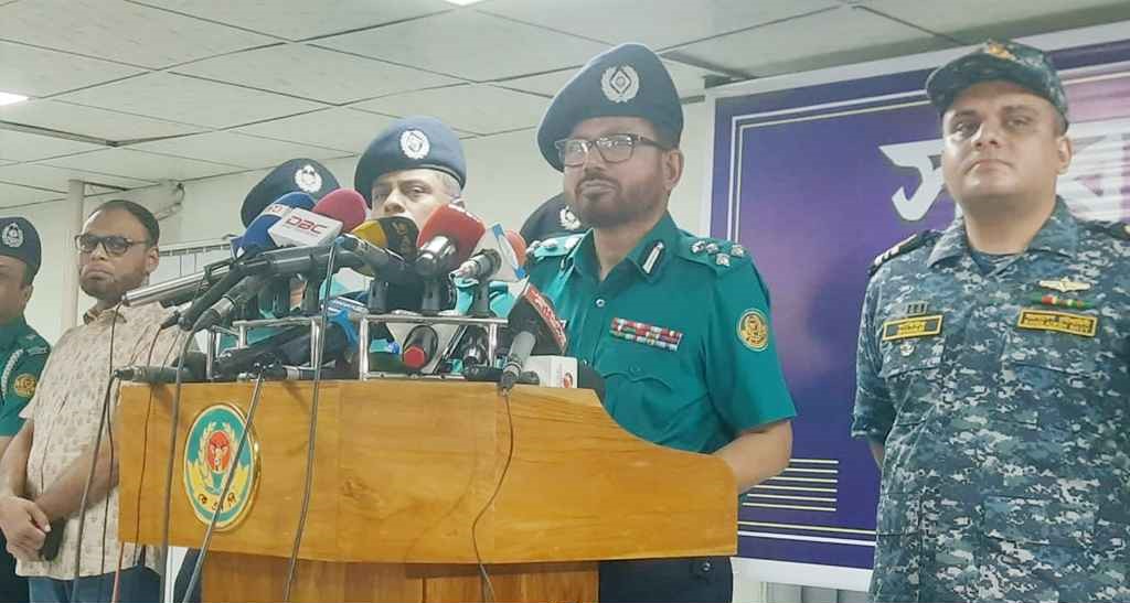 খুলনায় সন্ত্রাসীদের সাথে গোলাগুলির ঘটনায় পুলিশ-নৌবাহিনীর সদস্যসহ আহত ১৮